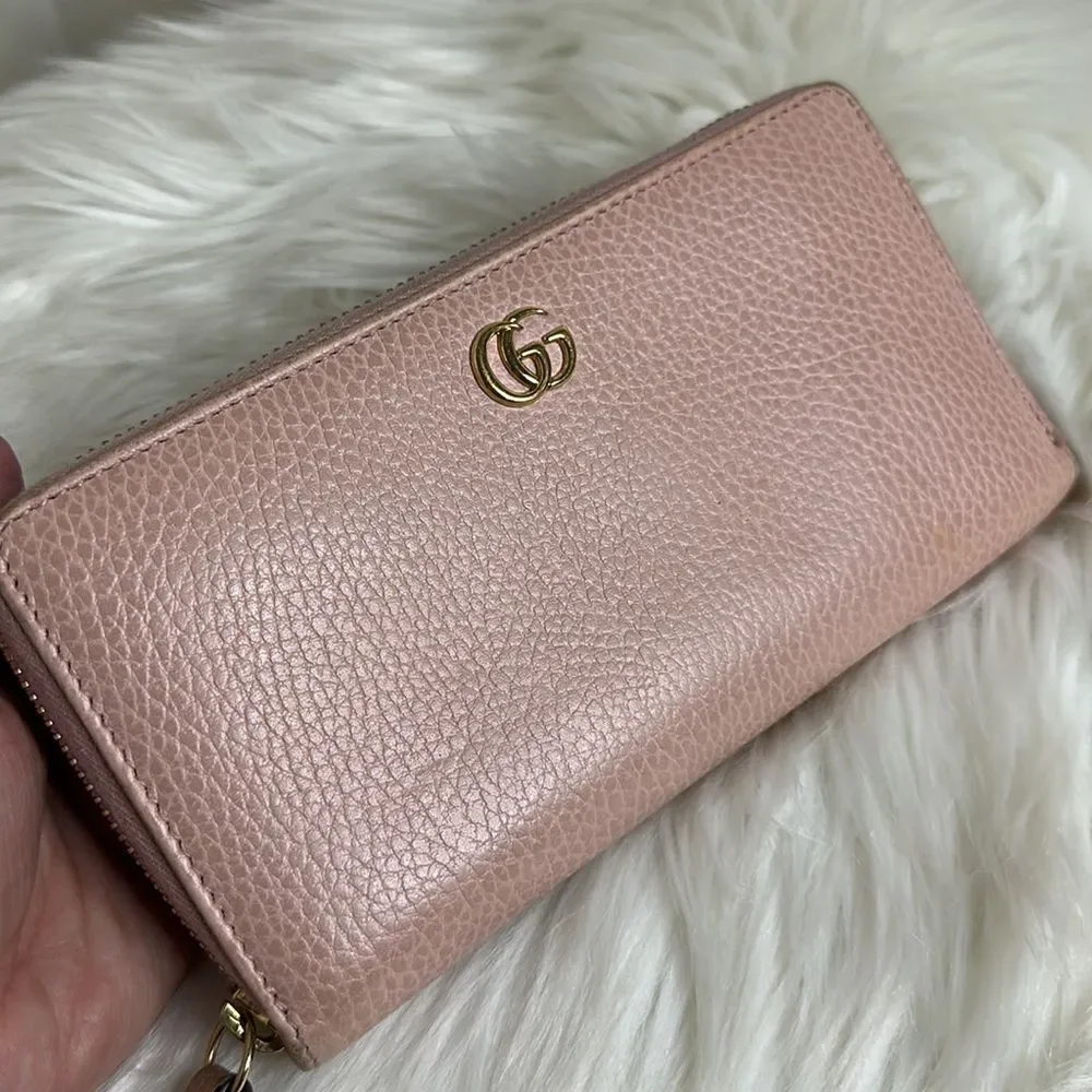 💯 Authentic Gucci GG Long Zipped Around Leather Wallet 🍀